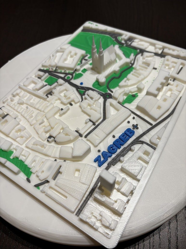 Detailed mountain and valley relief suitable for a trail running route map